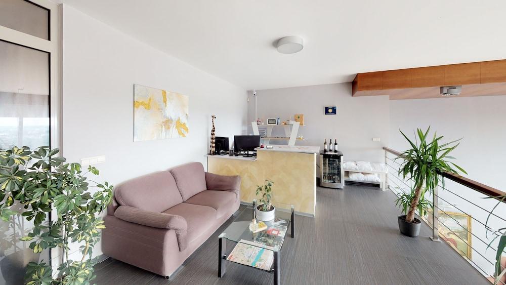 River View Apartments Hotel Bratislava Exterior foto